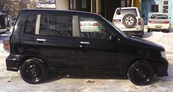 2001 Nissan Cube Photos