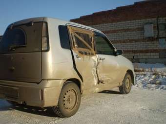 2001 Nissan Cube Photos