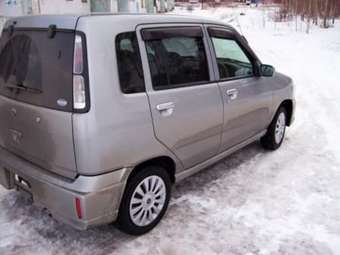 2001 Nissan Cube Photos