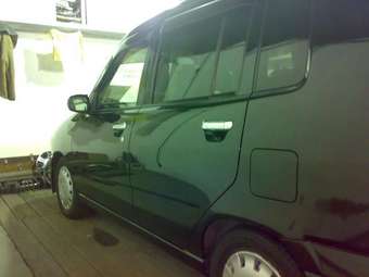 2001 Nissan Cube Photos