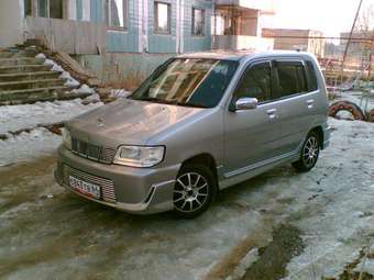2001 Nissan Cube Photos