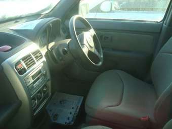 2001 Nissan Cube Photos