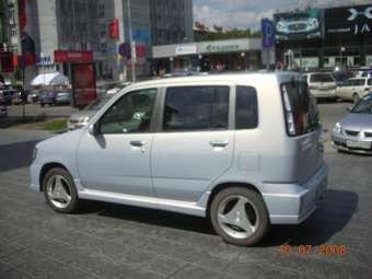 2001 Nissan Cube Pics