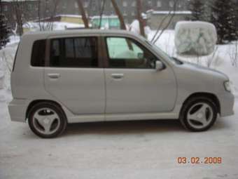 2001 Nissan Cube Photos