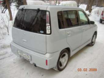 2001 Nissan Cube Photos
