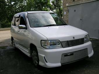 2001 Nissan Cube Photos