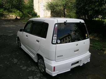 2001 Nissan Cube Photos