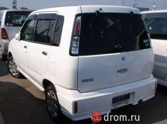 2001 Nissan Cube Photos