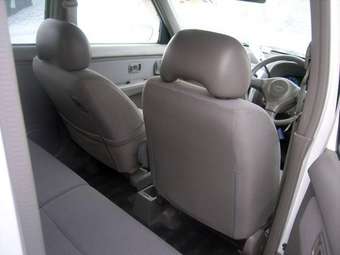 2001 Nissan Cube Photos