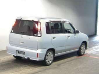 2001 Nissan Cube Photos