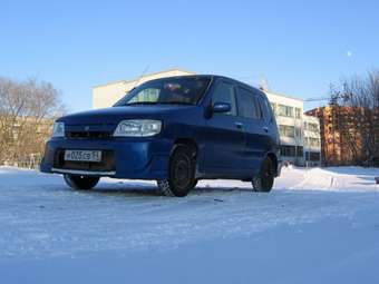 2001 Nissan Cube Photos