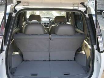 2001 Nissan Cube Photos