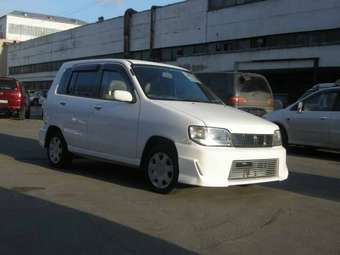 2001 Nissan Cube Wallpapers