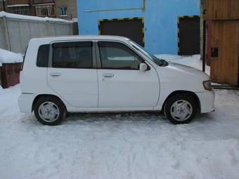 2001 Nissan Cube Pics