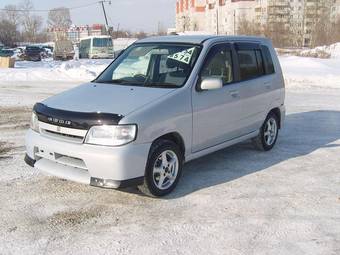 2001 Nissan Cube Photos