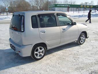 2001 Nissan Cube Photos