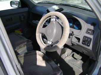 2001 Nissan Cube Pictures