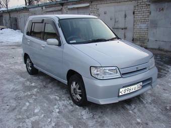 2001 Nissan Cube Photos