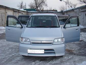 2001 Nissan Cube Pictures