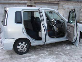 2001 Nissan Cube Photos