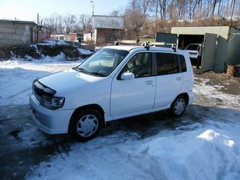 2001 Nissan Cube Photos