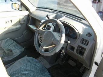 2001 Nissan Cube Photos