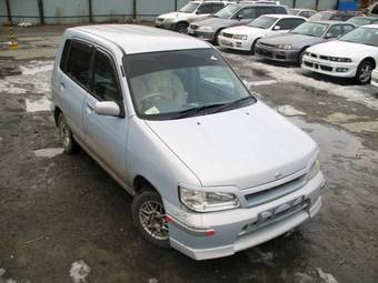 2001 Nissan Cube Pictures