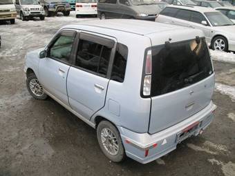 2001 Nissan Cube Photos