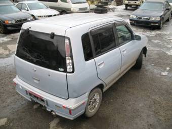 2001 Nissan Cube Pictures