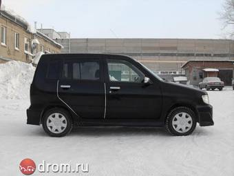 2001 Nissan Cube Photos