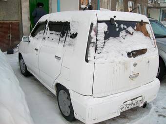 2001 Nissan Cube Photos