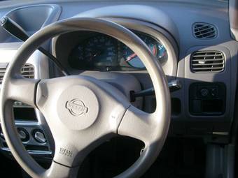 2001 Nissan Cube Pictures
