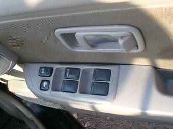 2001 Nissan Cube Photos
