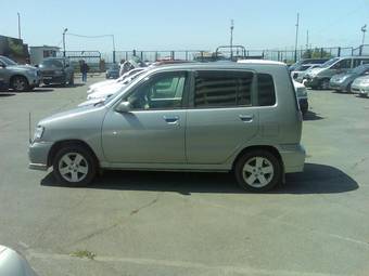 2001 Nissan Cube Photos