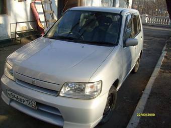 2001 Nissan Cube Photos