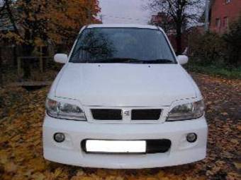 2001 Nissan Cube Photos
