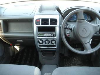 2001 Nissan Cube Photos