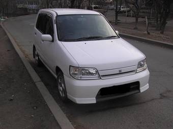 2001 Nissan Cube Photos