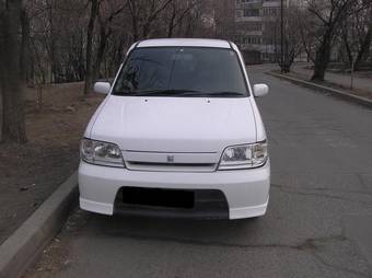 2001 Nissan Cube Photos