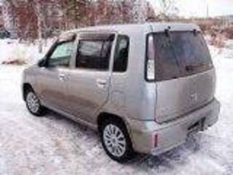2001 Nissan Cube Photos