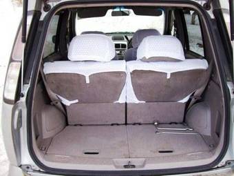 2001 Nissan Cube Photos