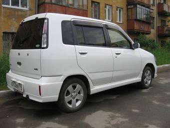 2001 Nissan Cube Photos