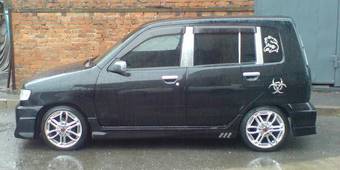2001 Nissan Cube Photos