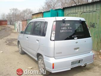 2001 Nissan Cube Photos