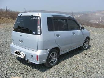 2001 Nissan Cube Photos