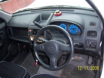 2001 Nissan Cube Photos