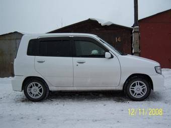 2001 Nissan Cube Photos