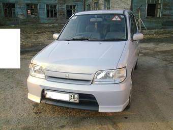 2001 Nissan Cube Photos