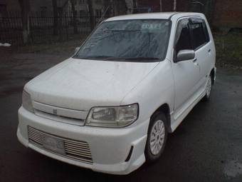 2001 Nissan Cube Photos