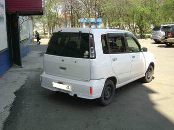 2001 Nissan Cube Photos